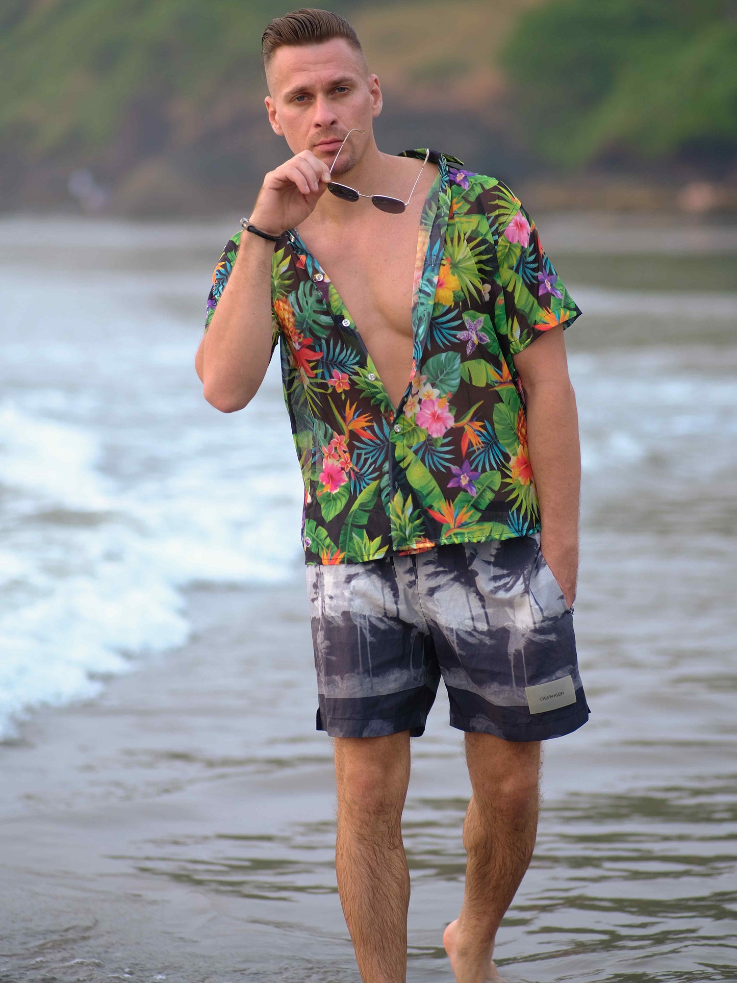 Men's Tropical Harmony Printed Travel Net Shirt