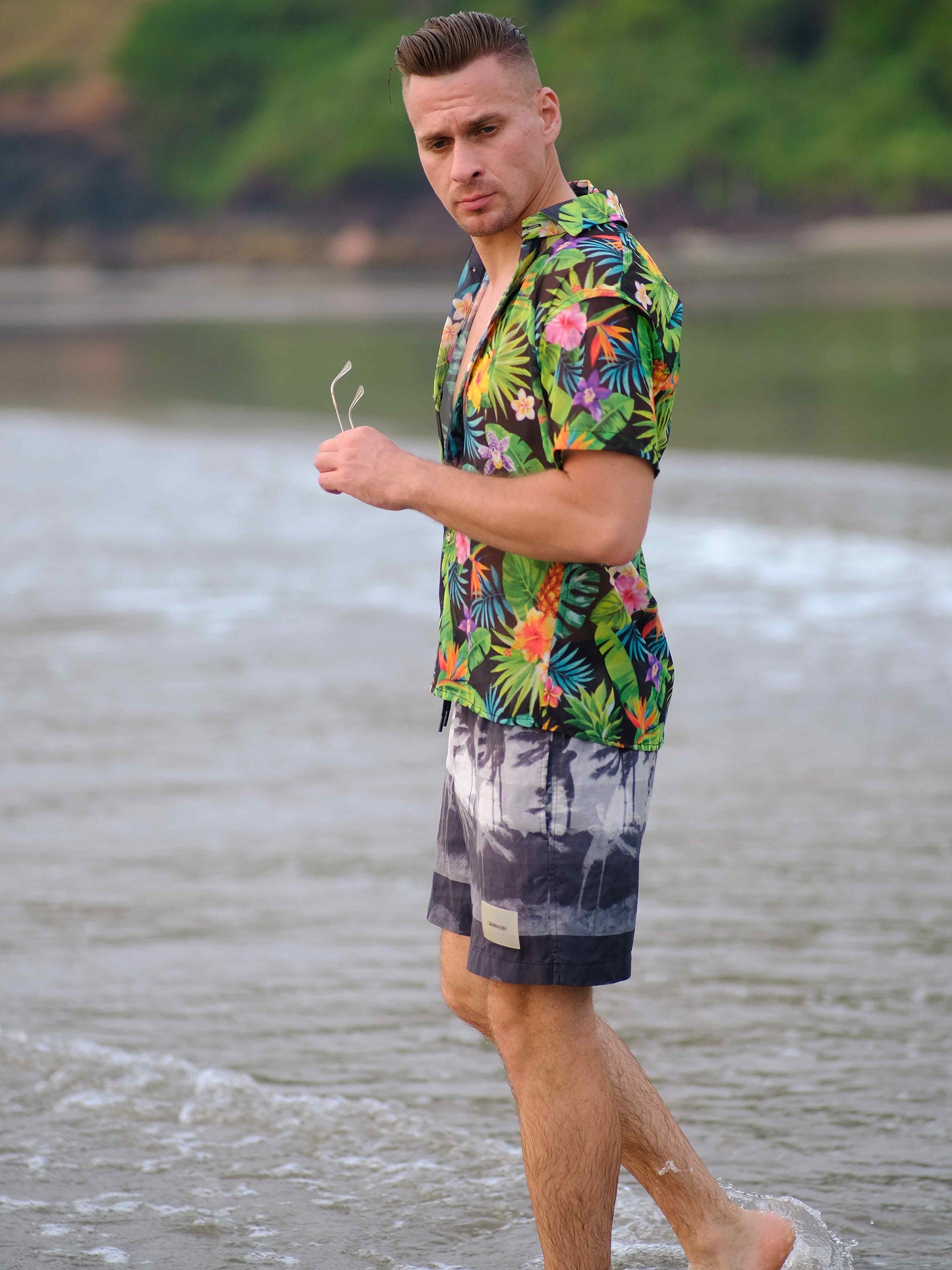 Men's Tropical Harmony Printed Travel Net Shirt