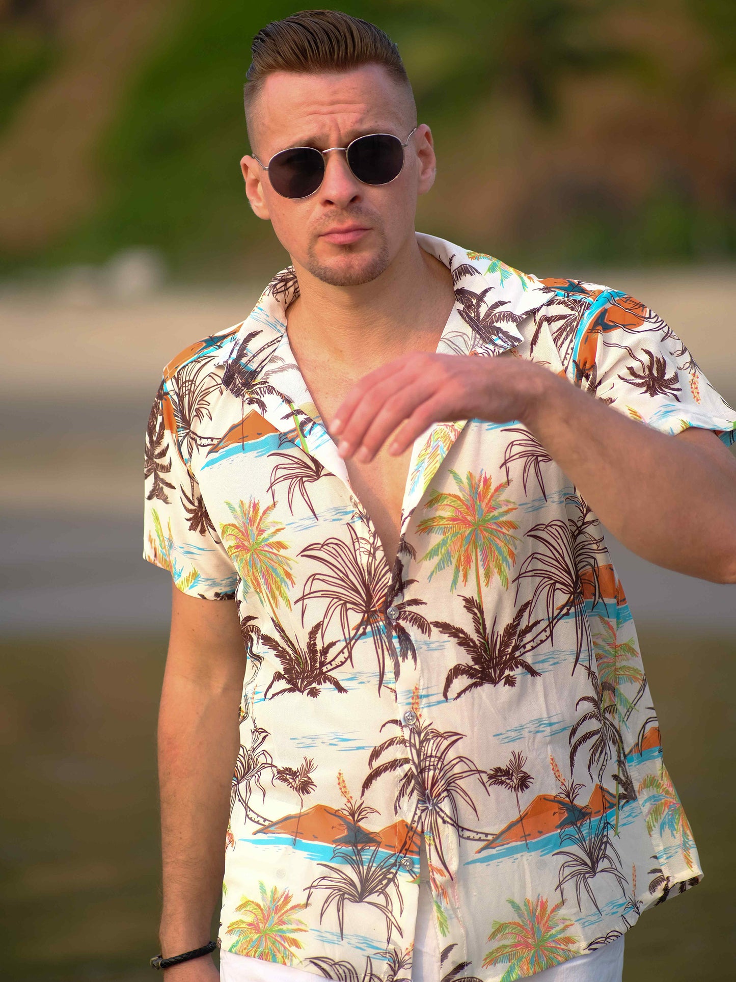 Men's Wanderlust Waves Coastal Printed Travel Net Shirt