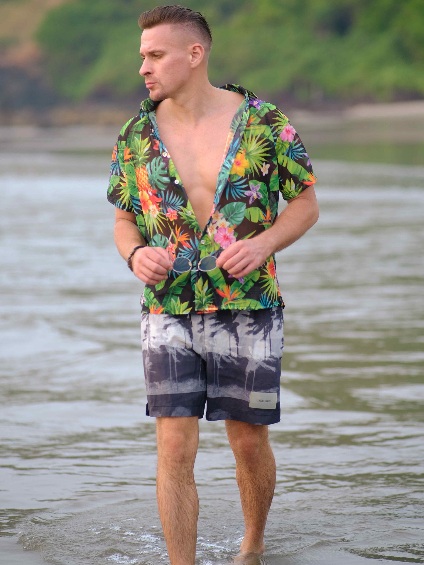 Men's Tropical Harmony Printed Travel Net Shirt