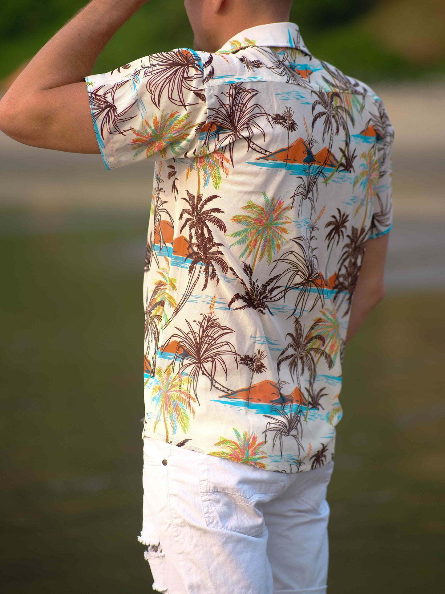 Men's Wanderlust Waves Coastal Printed Travel Net Shirt